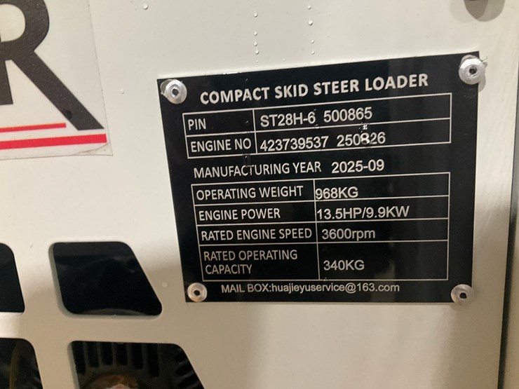 #1003-•-unused-2025-bttl-st28h-6-mini-skid-loader-image-15