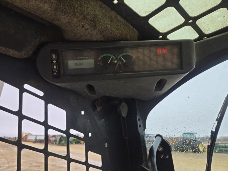 2012-deere-319d-image-17