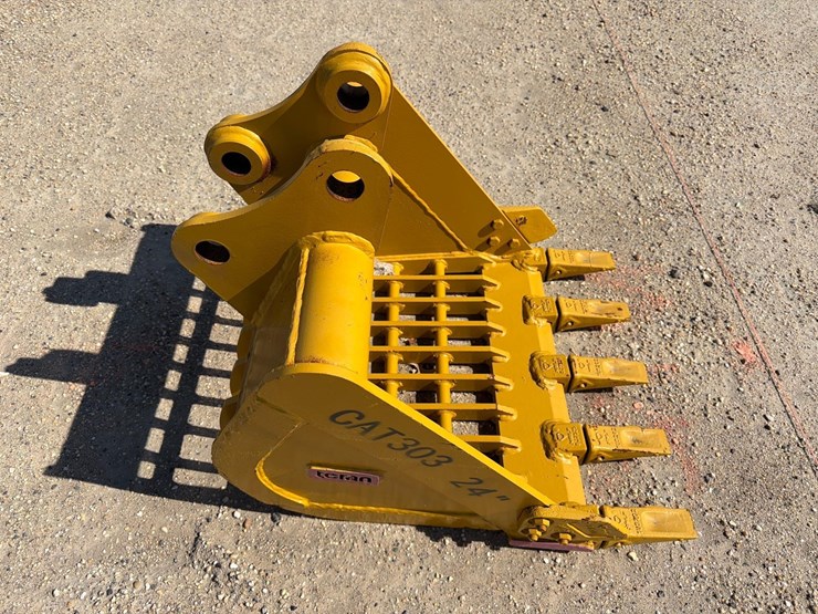 caterpillar-303-image-2