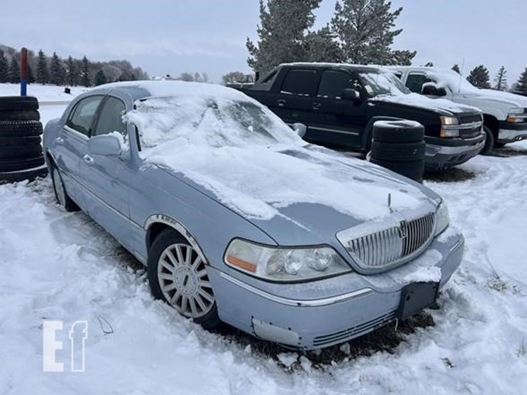 2005-lincoln-towncar-image-7