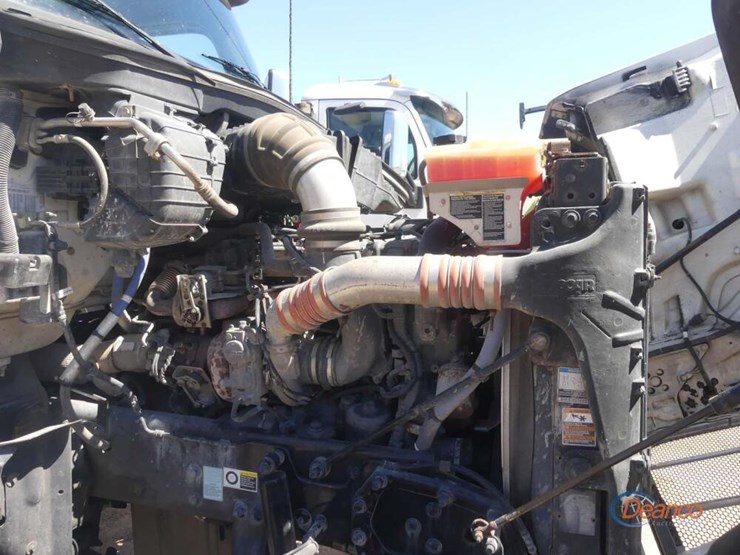 2017-peterbilt-567-image-11