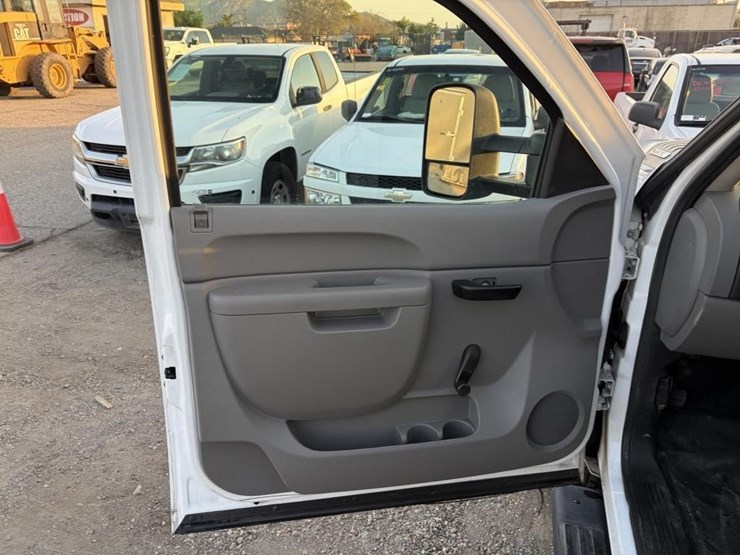 2013-chevrolet-2500-image-10