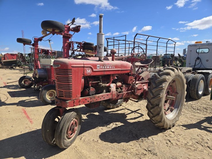 #223-•-farmall-m-tractor-image-1