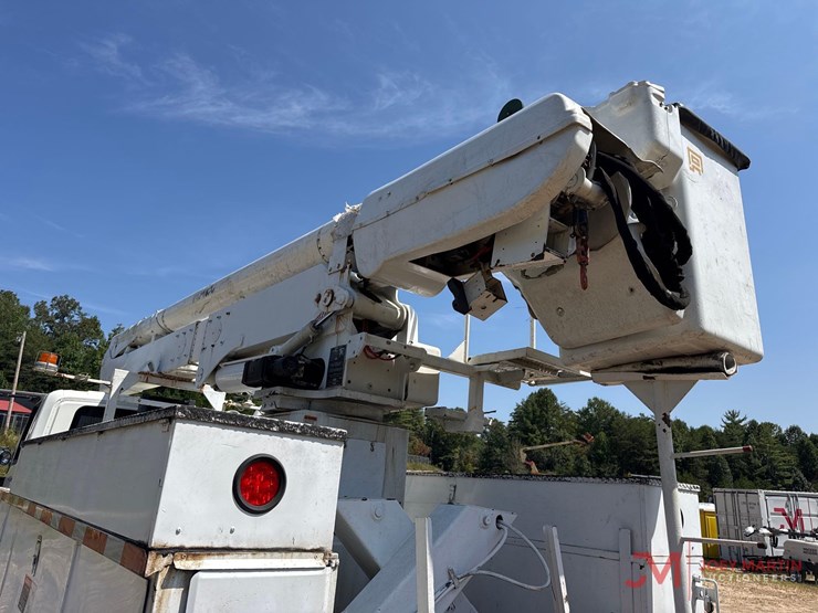 2011-international-7400-image-17