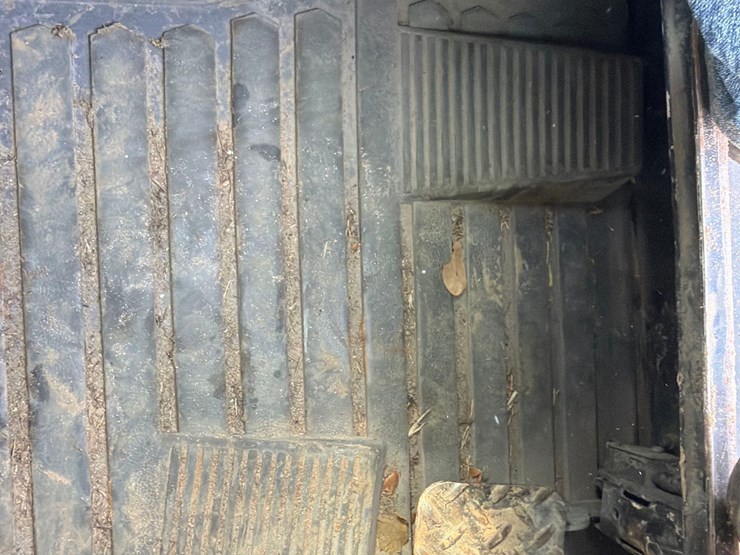 2015-caterpillar-299d-image-12