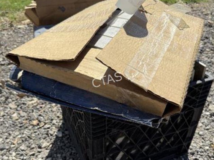 #60-•-tile-&-back-splash-tile-in-tote-image-1