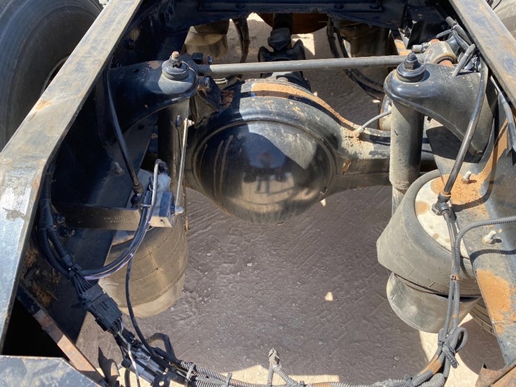 2015-peterbilt-579-image-8