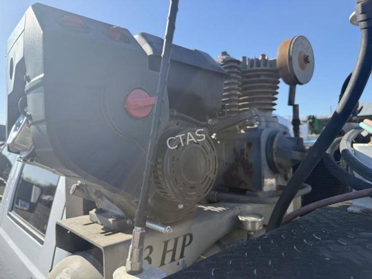 2011-ford-f550-image-19