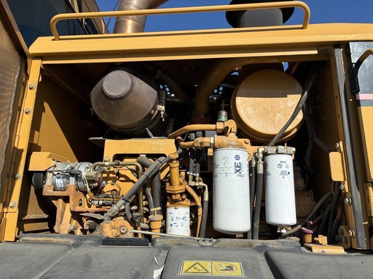 2005-caterpillar-143h-image-39