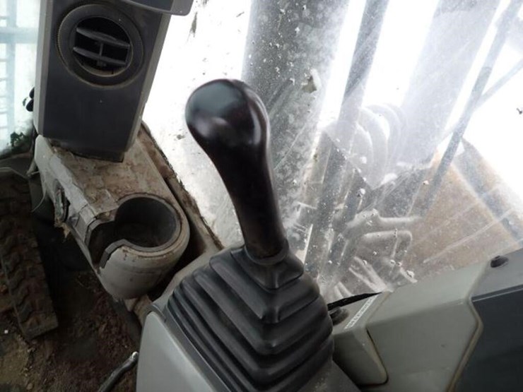 2017-caterpillar-320fl-image-16