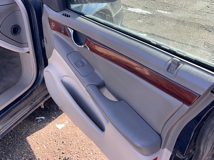 2004-cadillac-deville-sedan-image-15