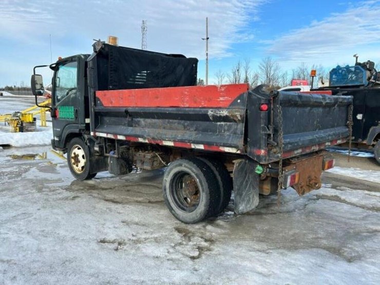 2015-isuzu-nrr-image-7