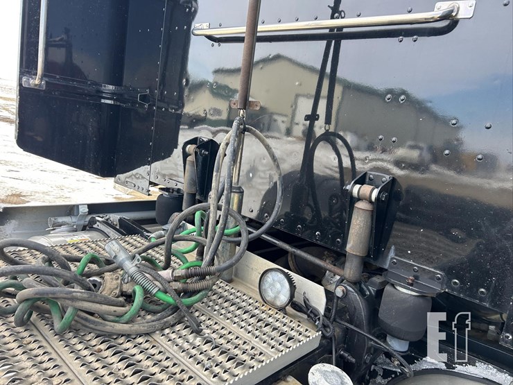 2012-peterbilt-386-image-54