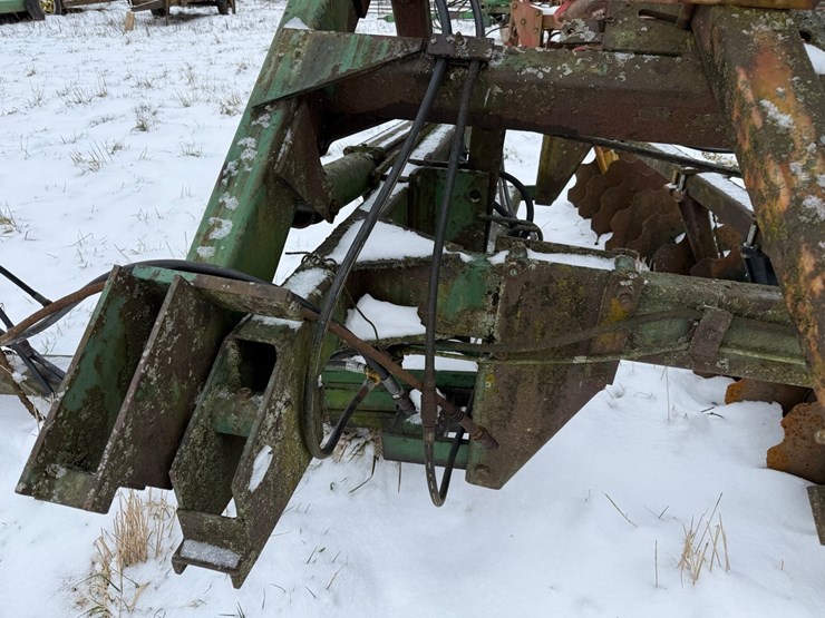 john-deere-220-image-13