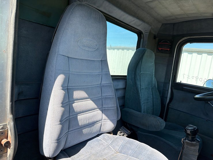 1988-peterbilt-378-image-5