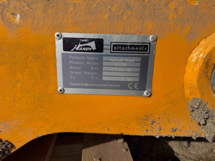 caterpillar-320-image-17