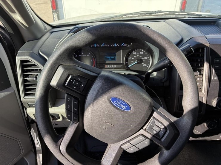 2022-ford-f450-xl-image-15