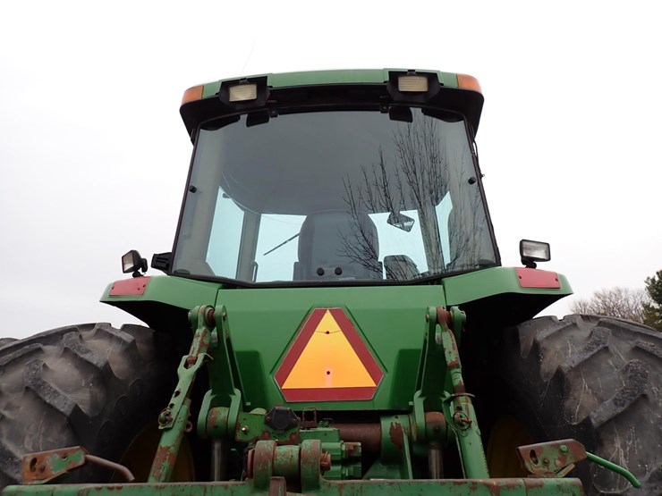 john-deere-8100-image-10