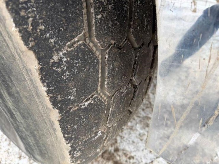 2017-peterbilt-567-image-41