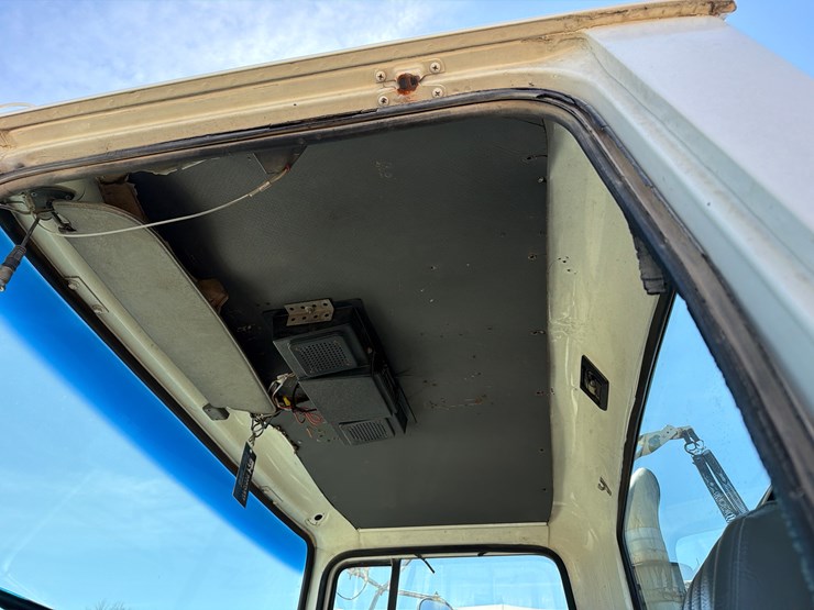 1989-ford-l9000-image-12