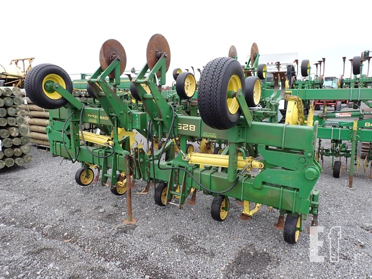 john-deere-825-image-2