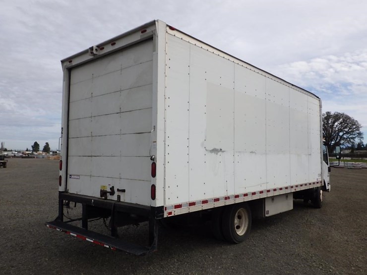 2010-isuzu-npr-image-5