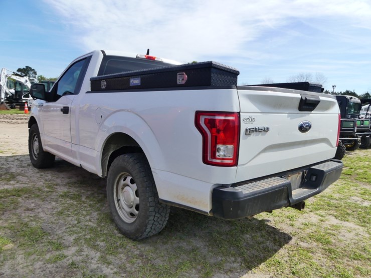 2017-ford-f150-xl-image-3