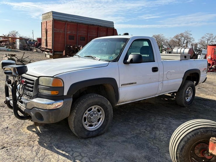 2005-chevrolet-2500-image-2