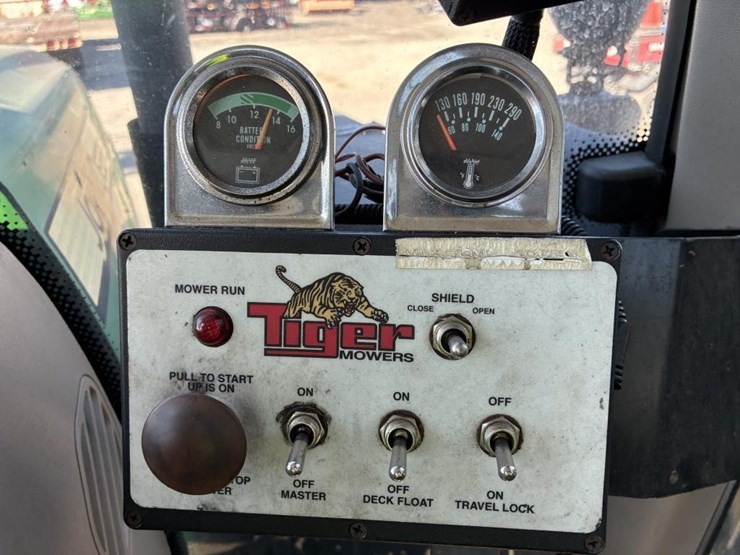 2005-john-deere-7130-image-23