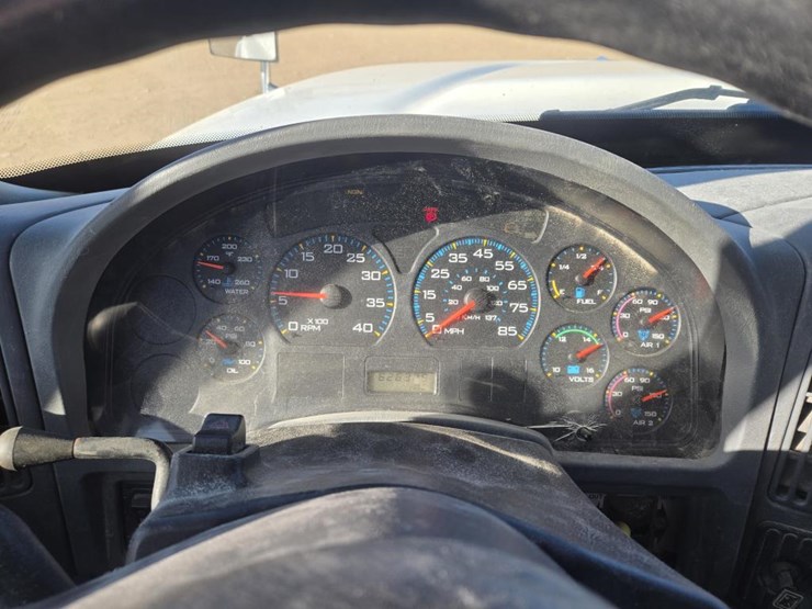 2007-international-7600-image-27