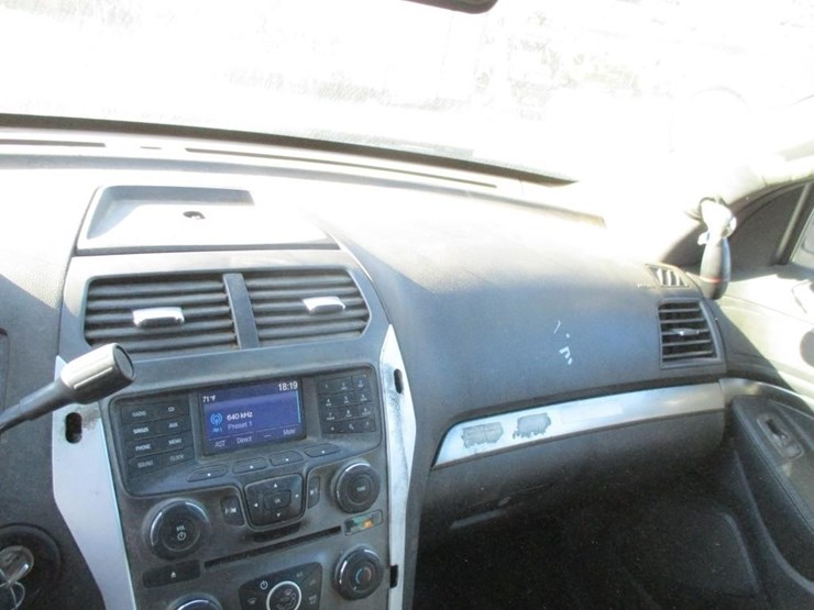 2015-ford-explorer-image-9