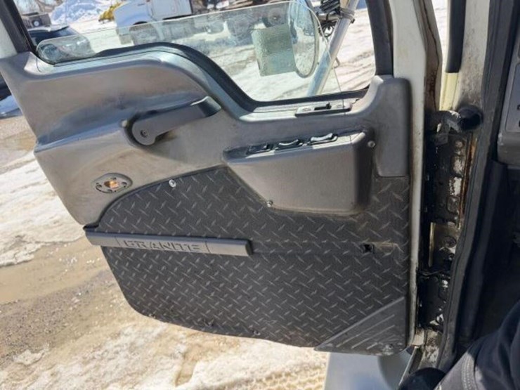 2009-mack-granite-gu813-image-14