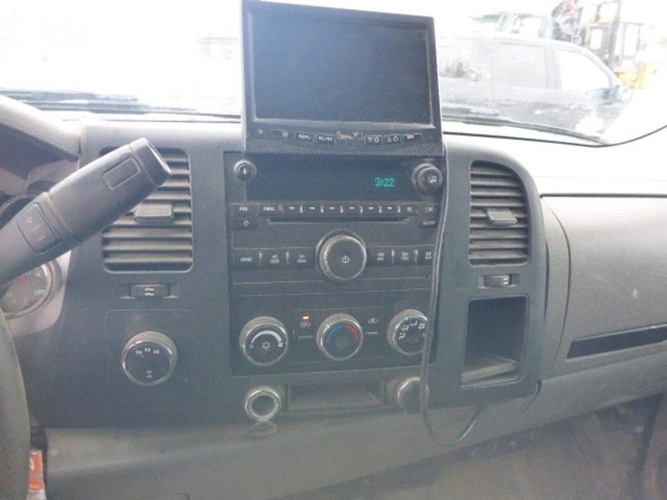 2014-chevrolet-3500-image-15