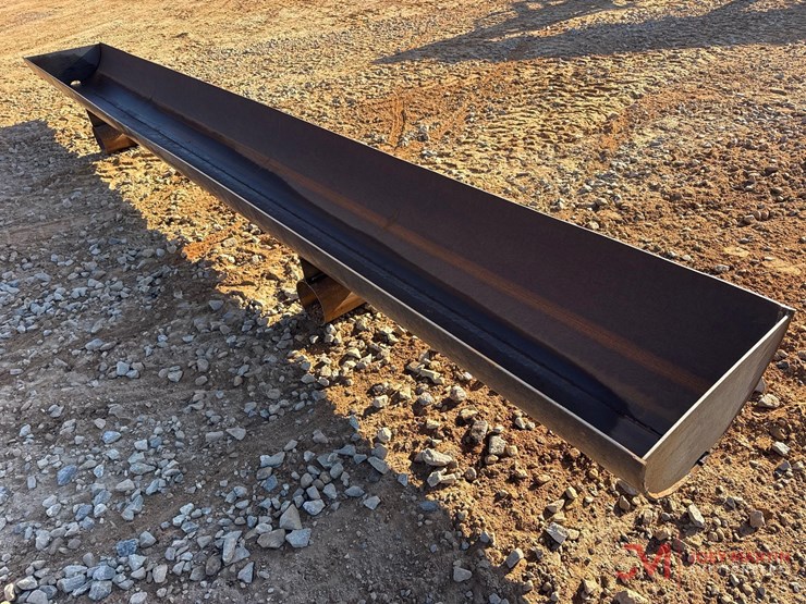 new-26"-x-20'-heavy-duty-cattle-feed-trough-w/-drain-holes-image-3