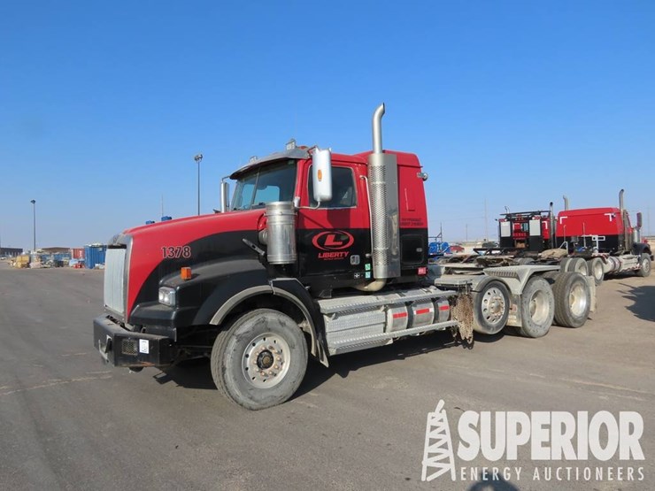 2015-western-star-4900-image-1