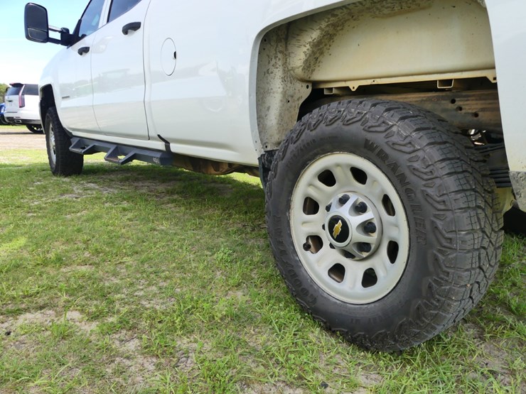 2018-chevrolet-3500-image-6