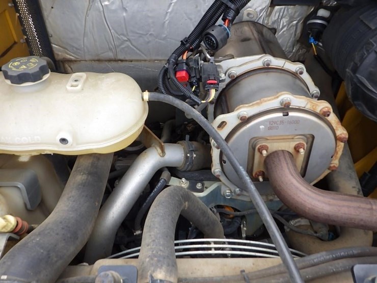 2017-deere-317g-image-9