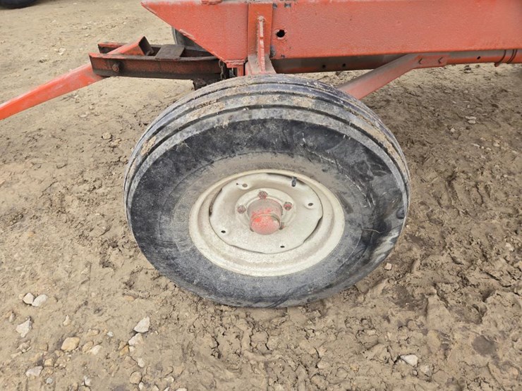 #72-•-fertilizer-auger-wagon-on-gear-image-3