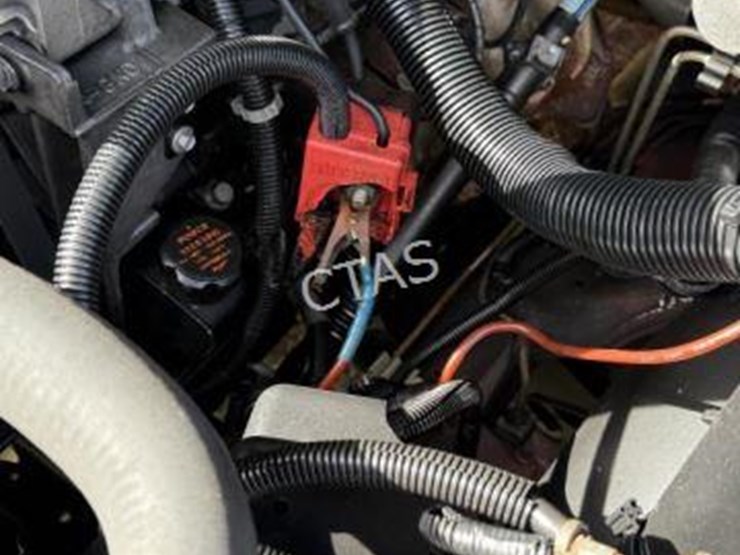 2001-chevrolet-suburban-image-18