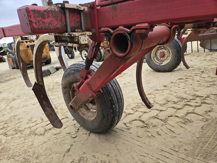 #377-•-wilrich-9-shank-disc-chisel-image-4