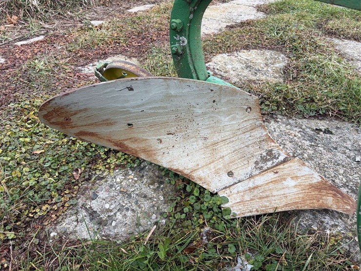 john-deere-12-image-8