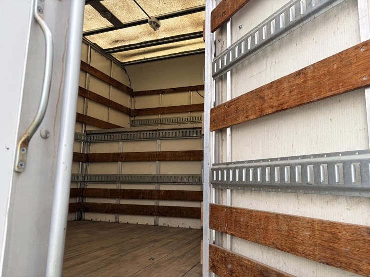 2013-ford-f650-xlt-image-24