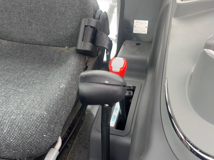 kioti-rx8320-power-shuttle-tractor-with-loader-image-35