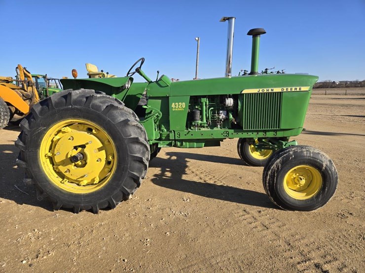 john-deere-4320-image-2