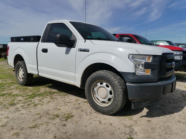 2017-ford-f150-xl-image-1