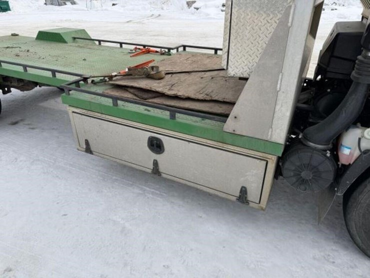 2022-isuzu-nrr-image-26