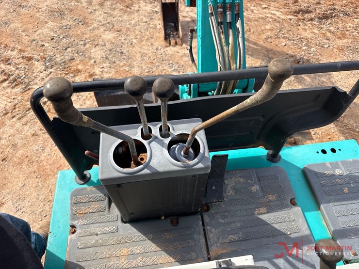 ihi-25gx2-mini-excavator-image-19