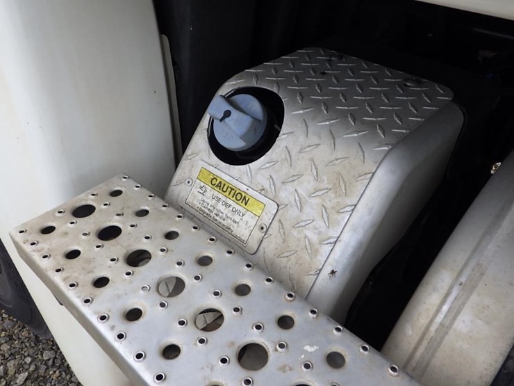 2016-freightliner-cascadia-125-image-20