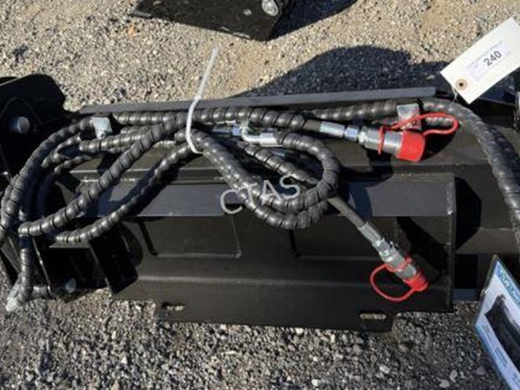 #240-•-mini-skid-steer-4-in-1-bucket-image-3