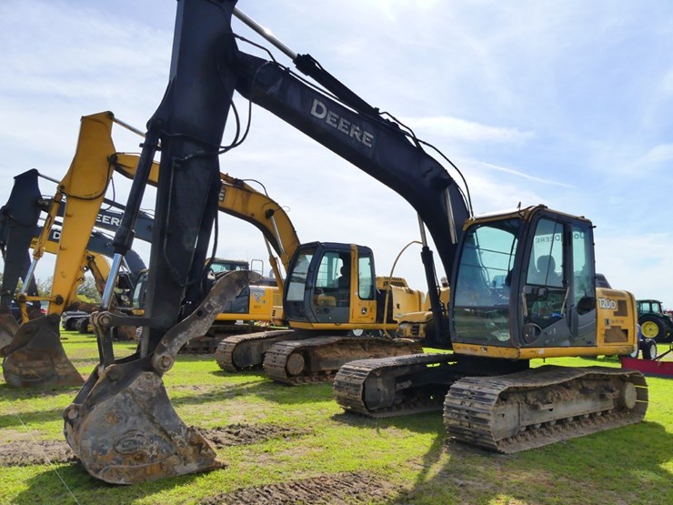 2012-deere-120d-image-2